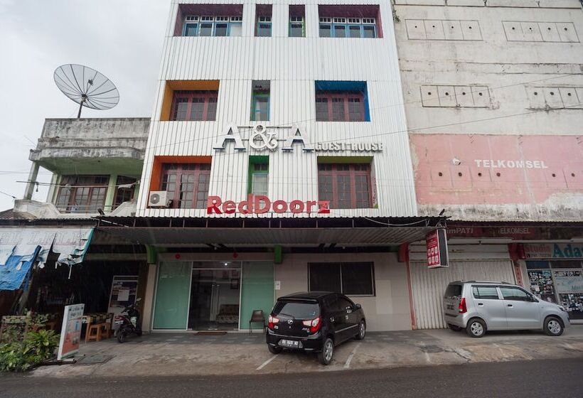 پانسیون Reddoorz Near Jembatan Makalam Jambi