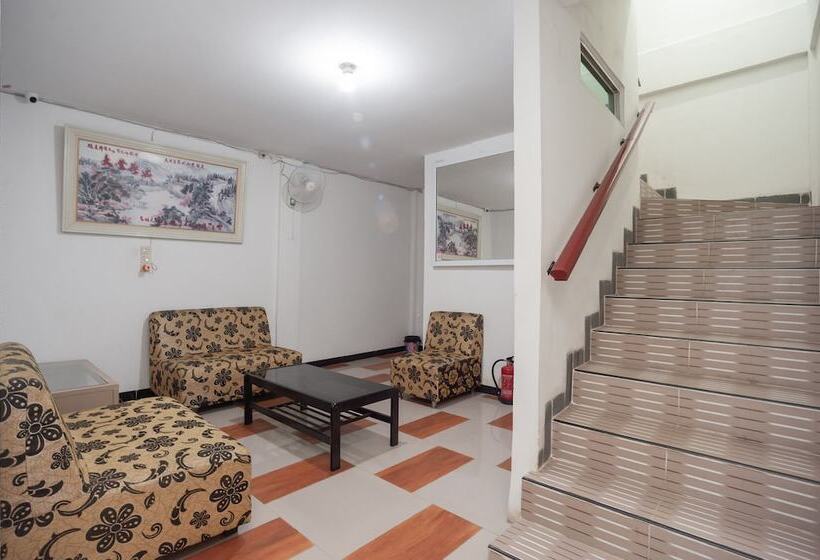 پانسیون Reddoorz Near Jembatan Makalam Jambi