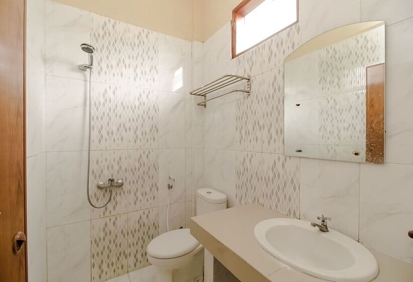 بنسيون Reddoorz Plus @ Jalan Tugu Silalahi Tongging