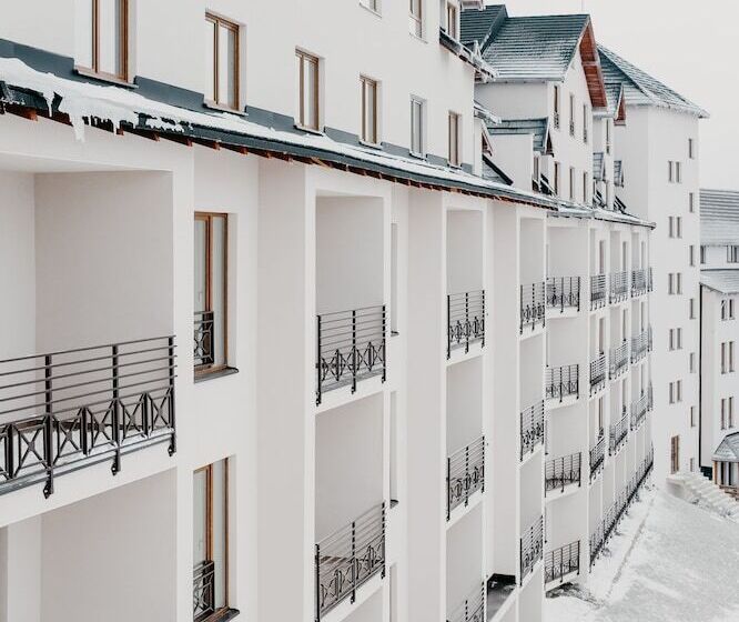 Sky Cabin Apartments