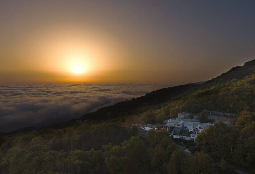 هتل 12 Months Resort & Spa