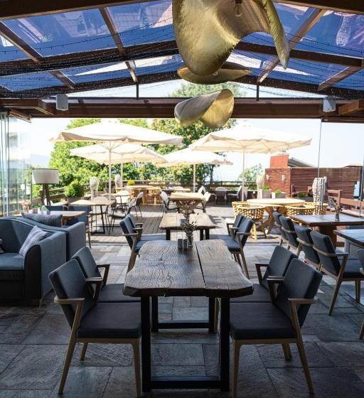 هتل 12 Months Resort & Spa