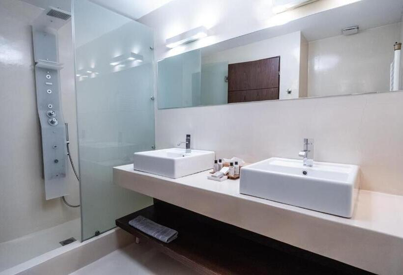 هتل 12 Months Resort & Spa