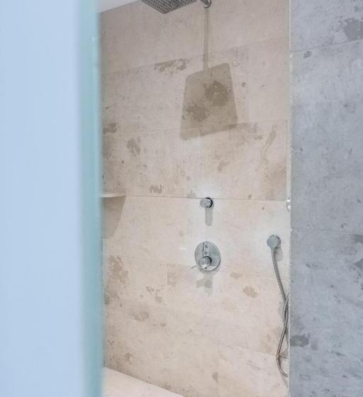 هتل 12 Months Resort & Spa