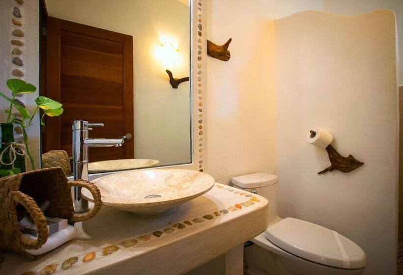 هتل Casa Iguana Holbox   Beachfront