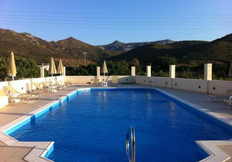 هتل Hiona Holiday