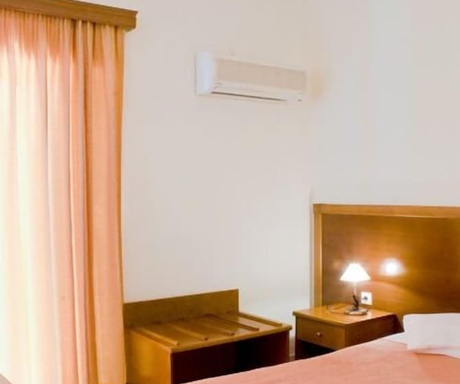 هتل Hiona Holiday