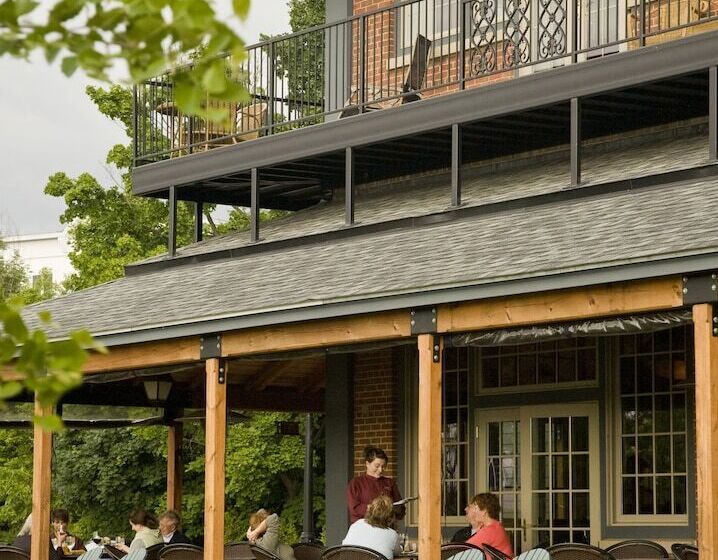 هتل Lake Opechee Inn And Spa