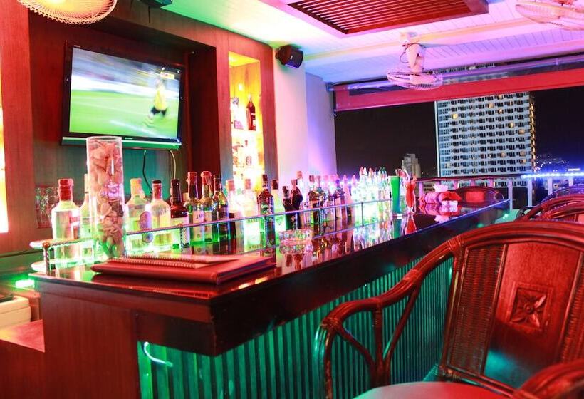 هتل Patong Hemingway S