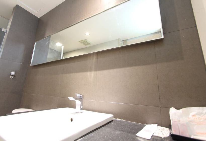 酒店 The Sun Xclusive