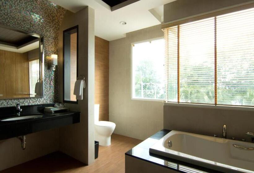هتل Welcome World Beachfront Resort
