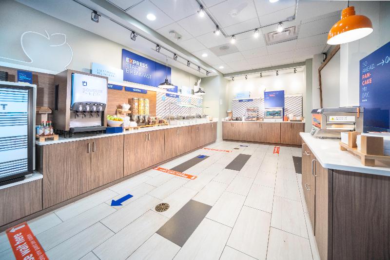 בית מלון כפרי Holiday Inn Express & Suites Brevard - City Center