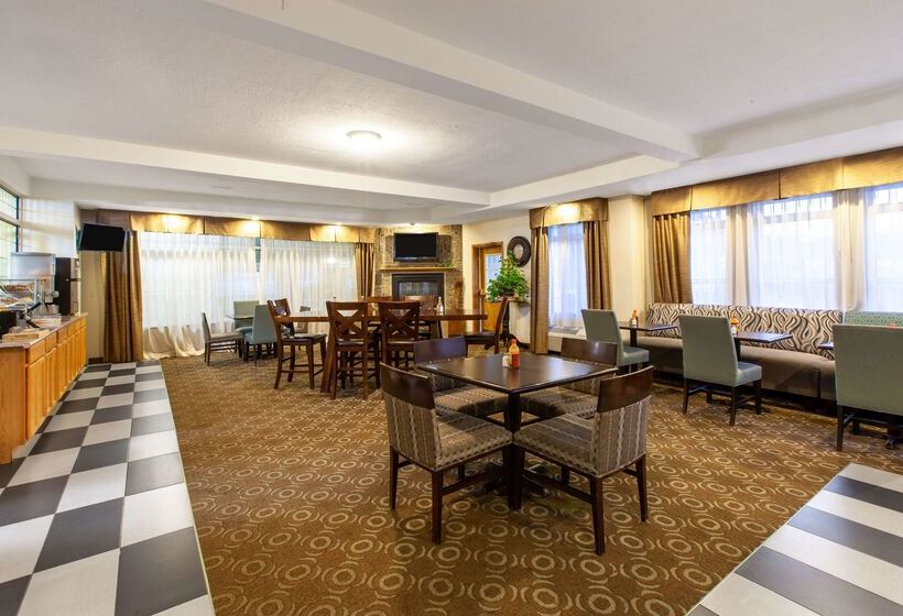 בית מלון כפרי Days Inn By Wyndham Petoskey