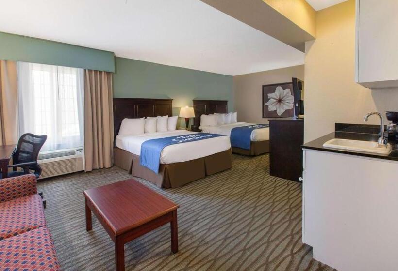 בית מלון כפרי Days Inn By Wyndham Petoskey