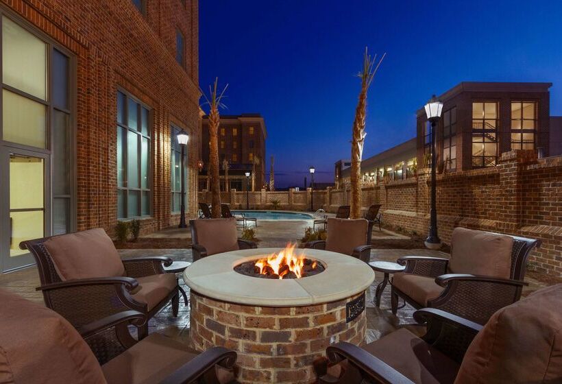 هتل Embassy Suites By Hilton Savannah Historic District