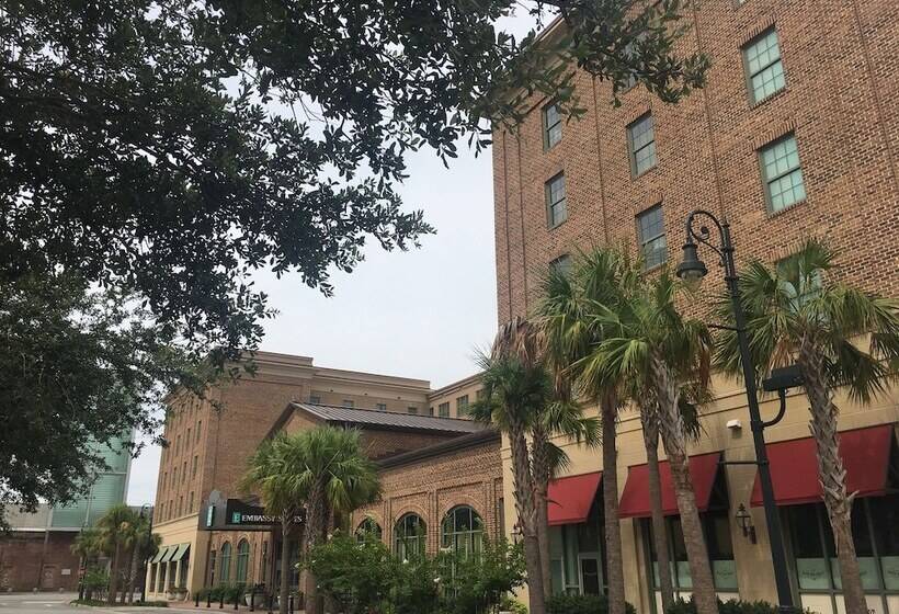 هتل Embassy Suites By Hilton Savannah Historic District