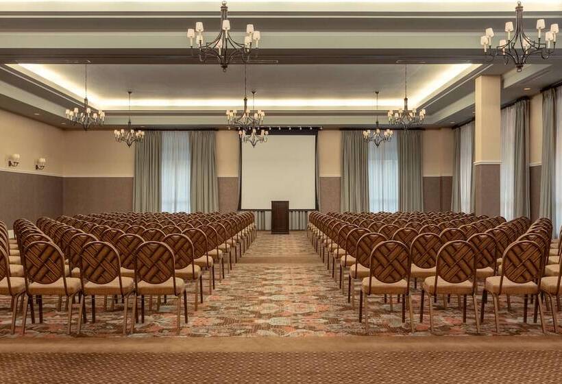 هتل Embassy Suites By Hilton Savannah Historic District