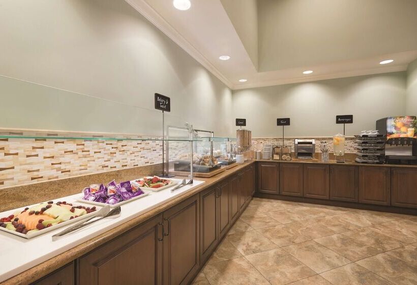 هتل Embassy Suites By Hilton Savannah Historic District