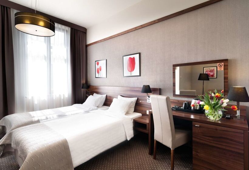 בית מלון כפרי Golden Tulip Krakow City Center
