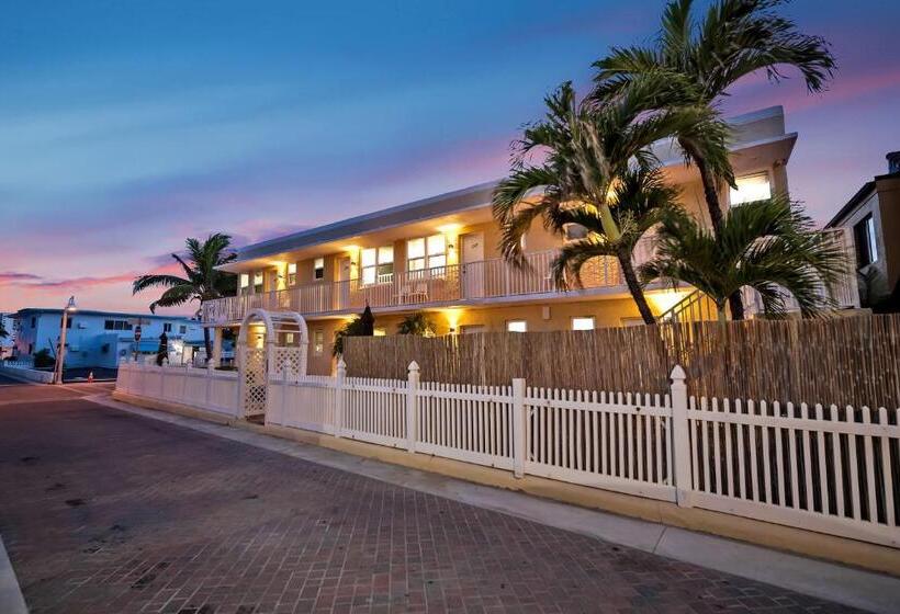 酒店 Laguna Blu Beach