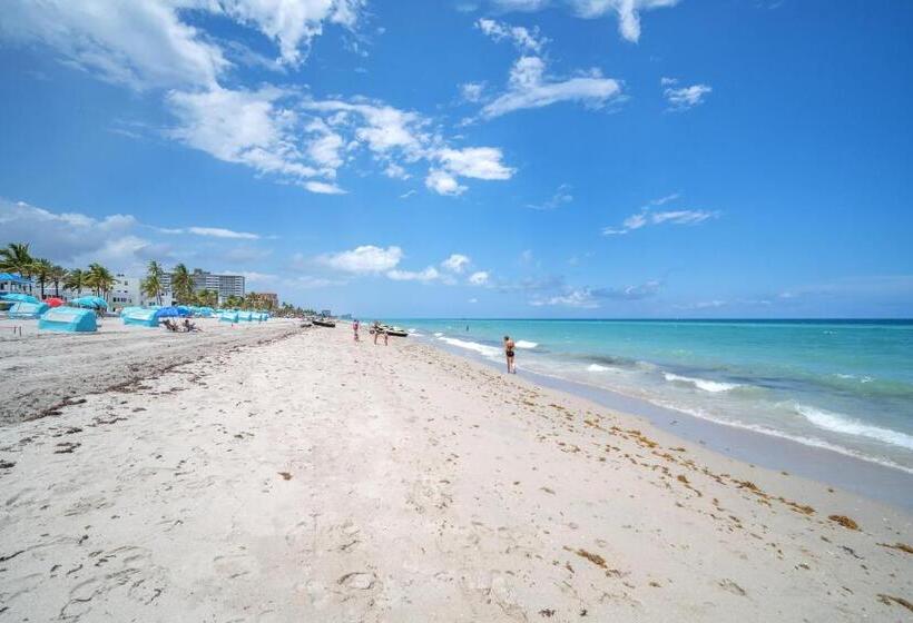 酒店 Laguna Blu Beach