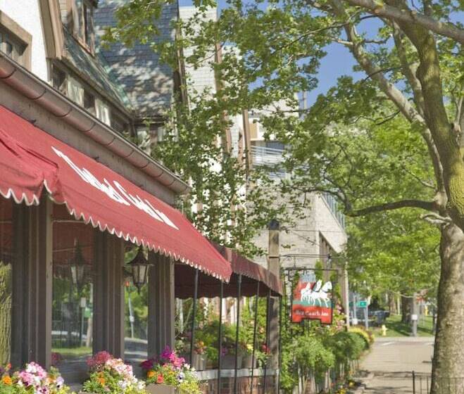 هتل روستایی Red Coach Inn