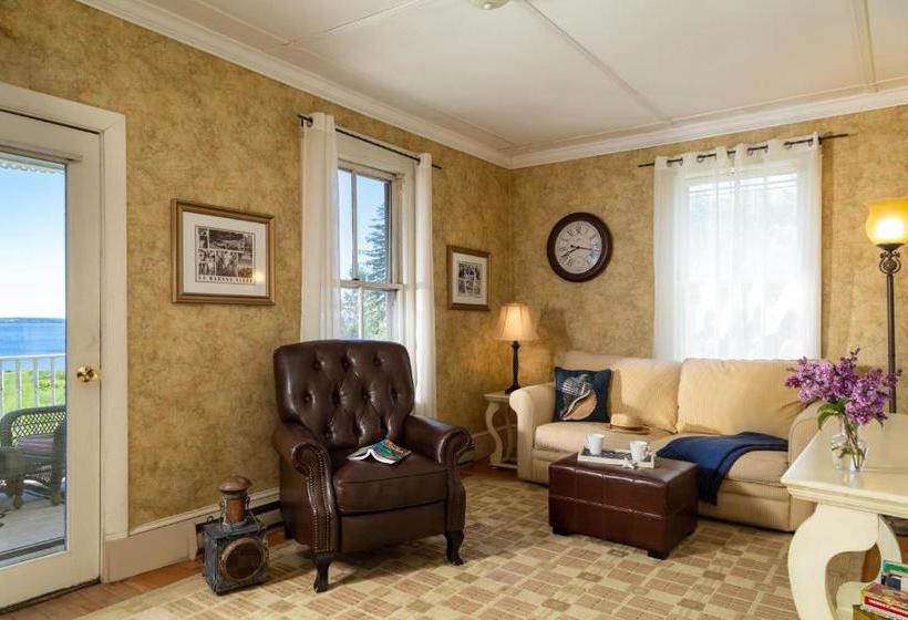 فندق Captain Nickels Inn