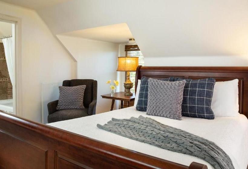 فندق Captain Nickels Inn