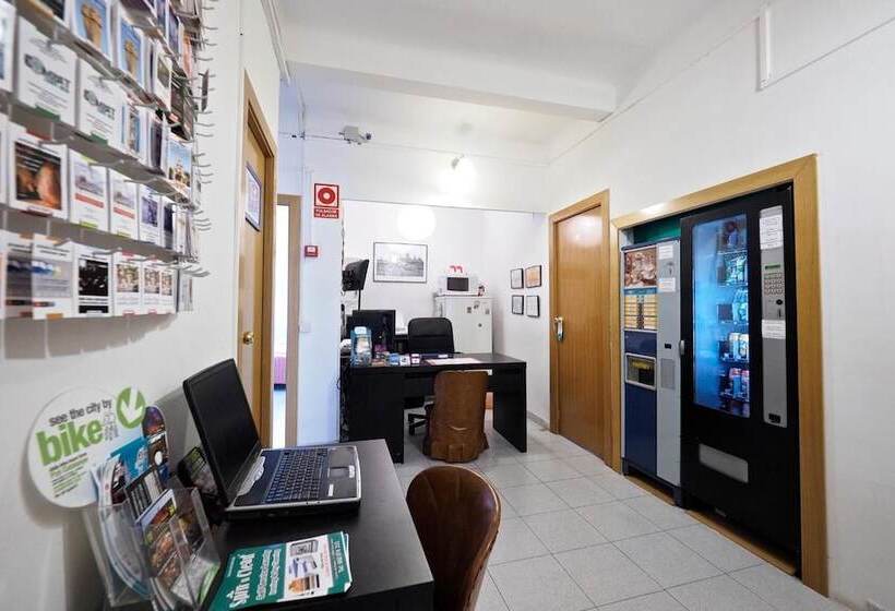 هاستل Hostal Elkano