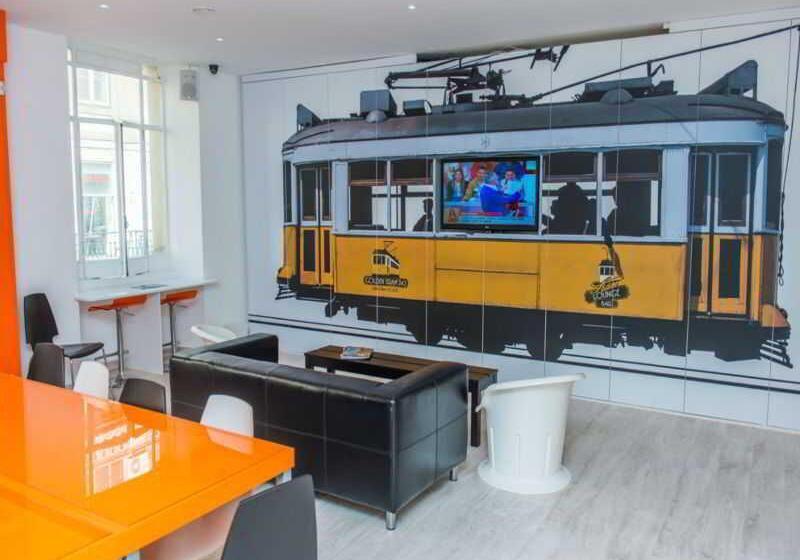 Golden Tram 242 Lisbonne Hostel