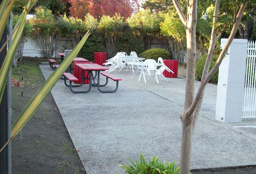 فندق Camino Inn & Suites