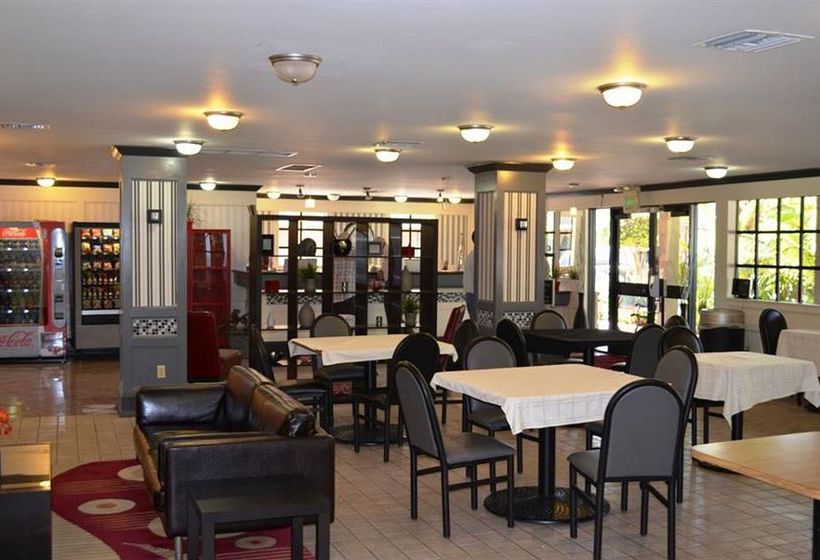 فندق Camino Inn & Suites