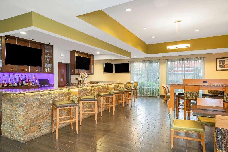 هتل La Quinta By Wyndham Houston Willowbrook