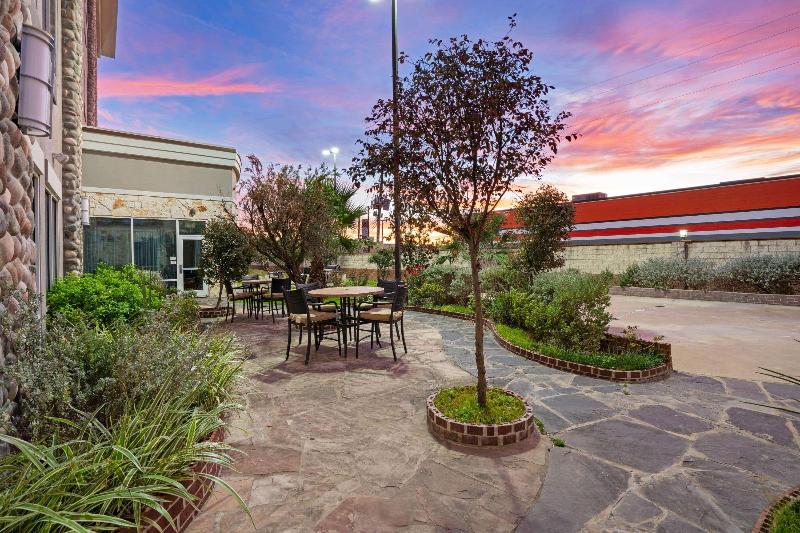 هتل La Quinta By Wyndham Houston Willowbrook