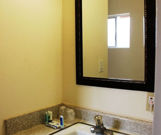 هتل Rodeway Inn Near Universitygateway To Yosemite