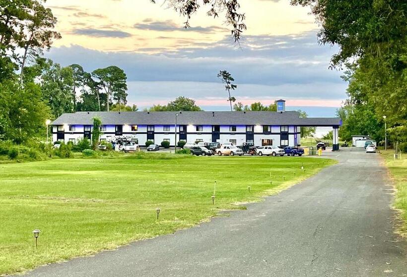 汽车旅馆 Rodeway Inn & Suites