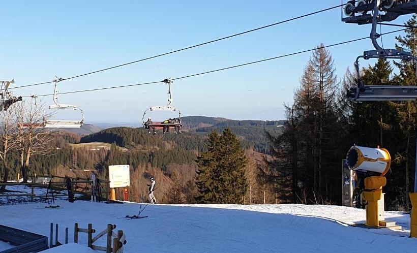 تختخواب و صبحانه Pension Sauerland