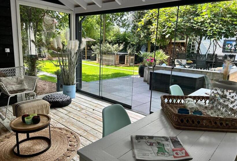 Casa Aan De Plas, B&b Met Sauna En Hottub Of Jacuzzi