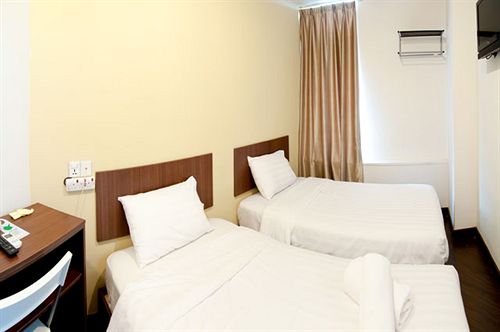 101 Lake View Hotel