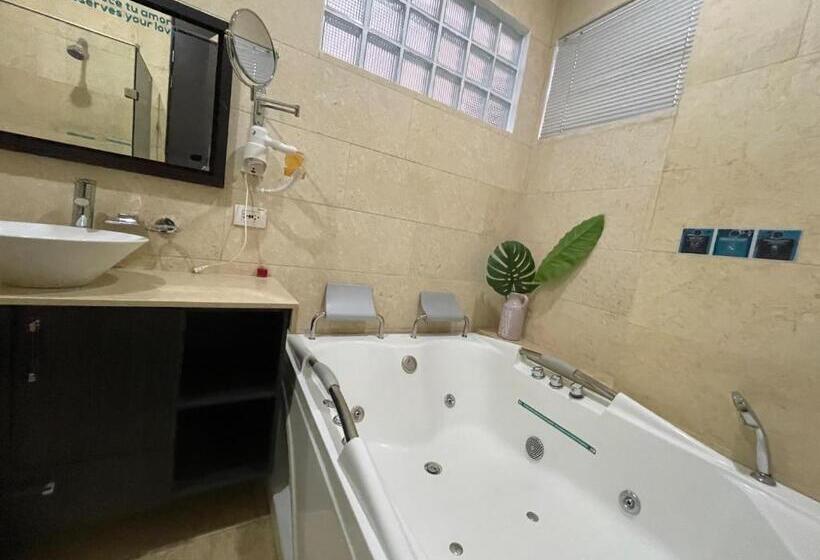 هتل Bolivariana Plaza Medellin