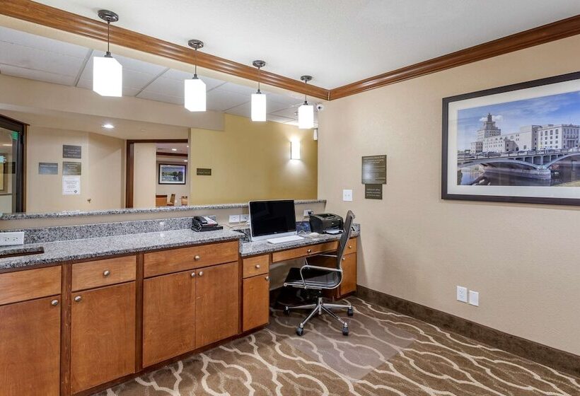 בית מלון כפרי Comfort Inn & Suites Cedar Rapids North  Collins Road