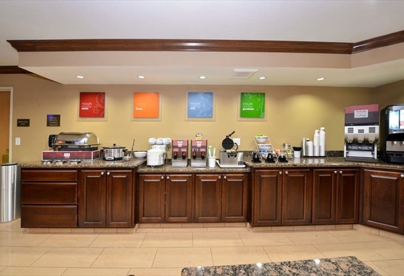 Отель Comfort Inn & Suites Cedar Rapids North  Collins Road