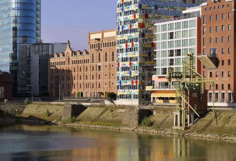 בית מלון כפרי Innside By Meliá Dusseldorf Hafen