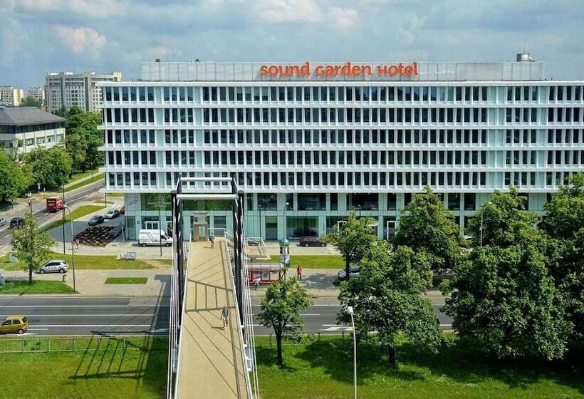 Sound Garden Hotel Airport