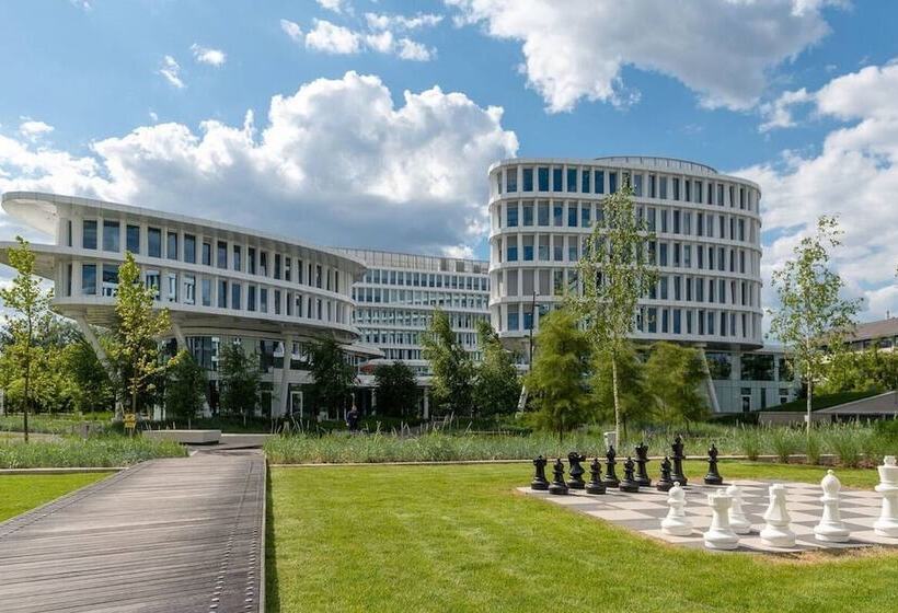 Sound Garden Hotel Airport