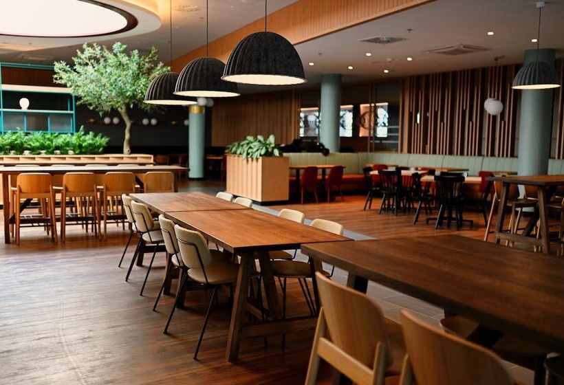 Sound Garden Hotel Airport