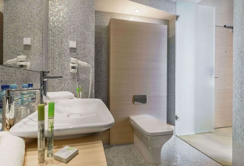 Sound Garden Hotel Airport