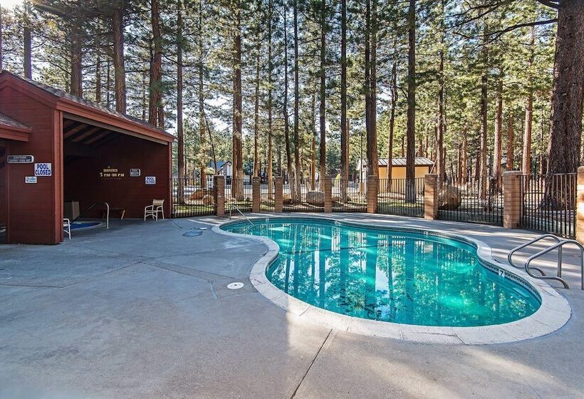 酒店 Winterset #02   Shared Hot Tub & Pool!