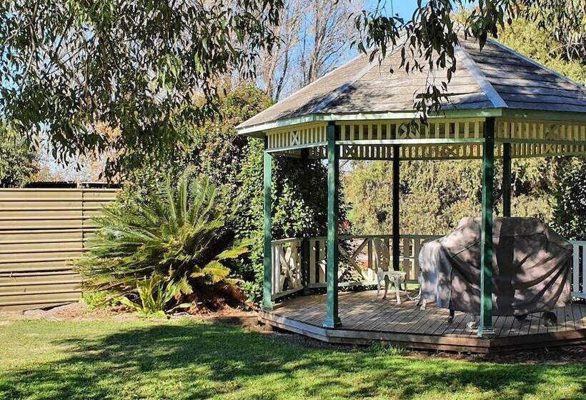 The Aston Motel Tamworth