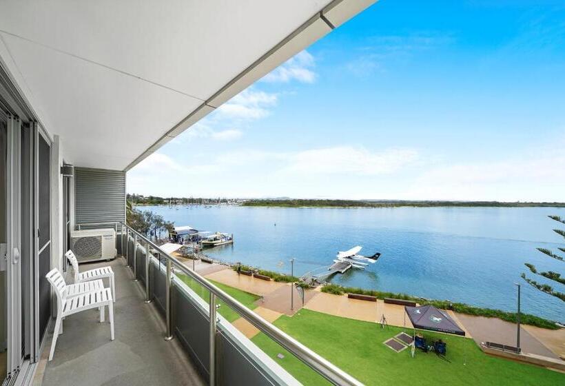 مُتل The Mid Pacific